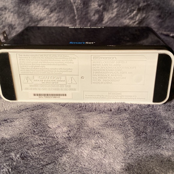 Emerson Smartset Radio Alarm Clock 1.4" Blue LED Digital Display USB Charging... - Picture 6 of 7